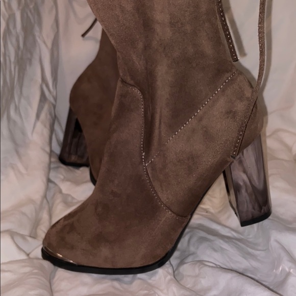7 1/2 Catherine Catherine Malandrino suede boots - Picture 2 of 8